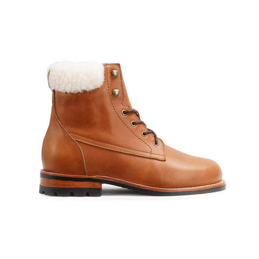 Women's 3E-wide shearling-lined light brown leather winter boot, shown in side profile, also made for size 13 feet