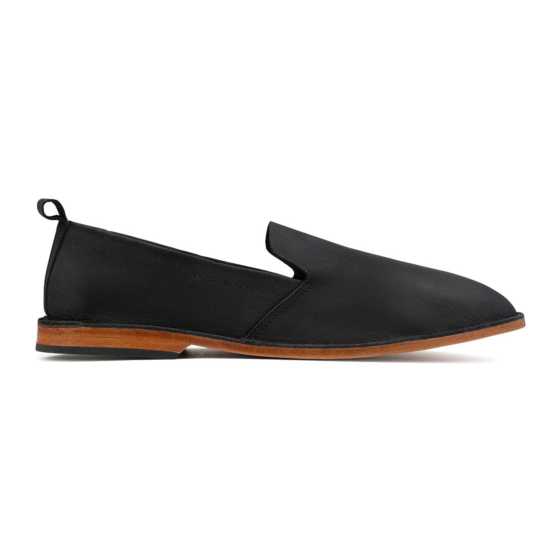 Side view of a men's 4E-wide black leather slip-on – The Viento