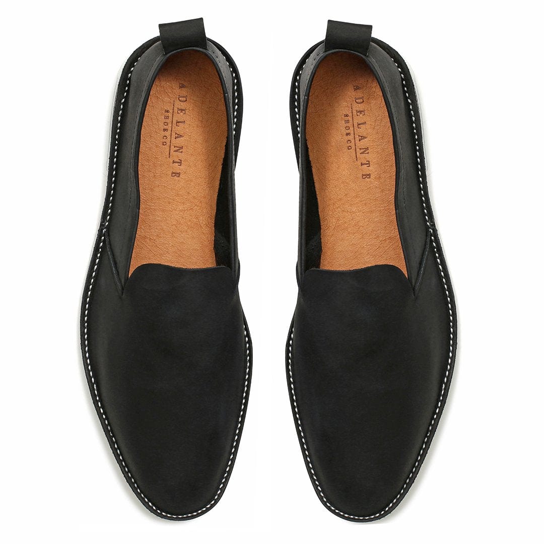 Men's EEEEE extra-wide black leather slip-ons, seen from above – The Viento