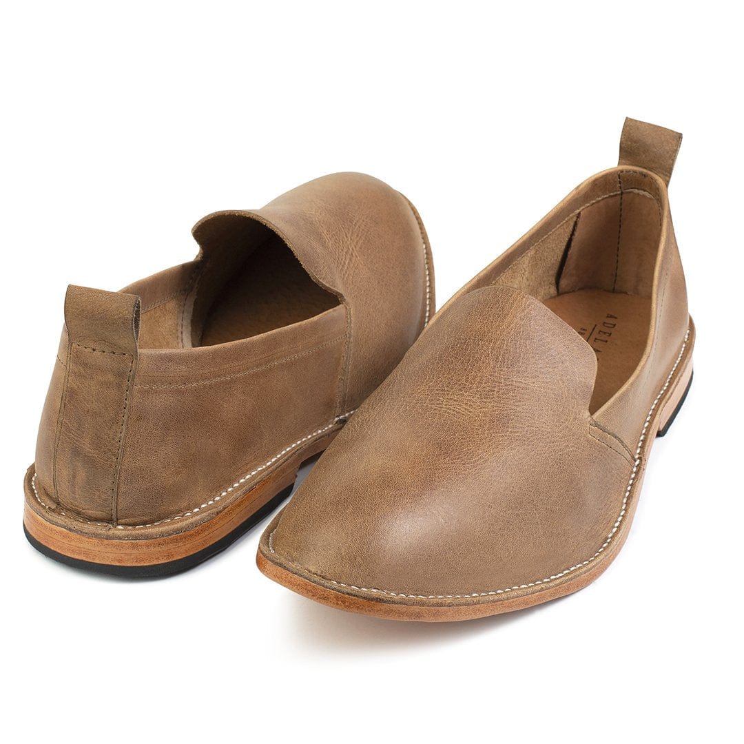 Men's 5E extra-wide tan leather slip-ons, shown at an angle – The Viento