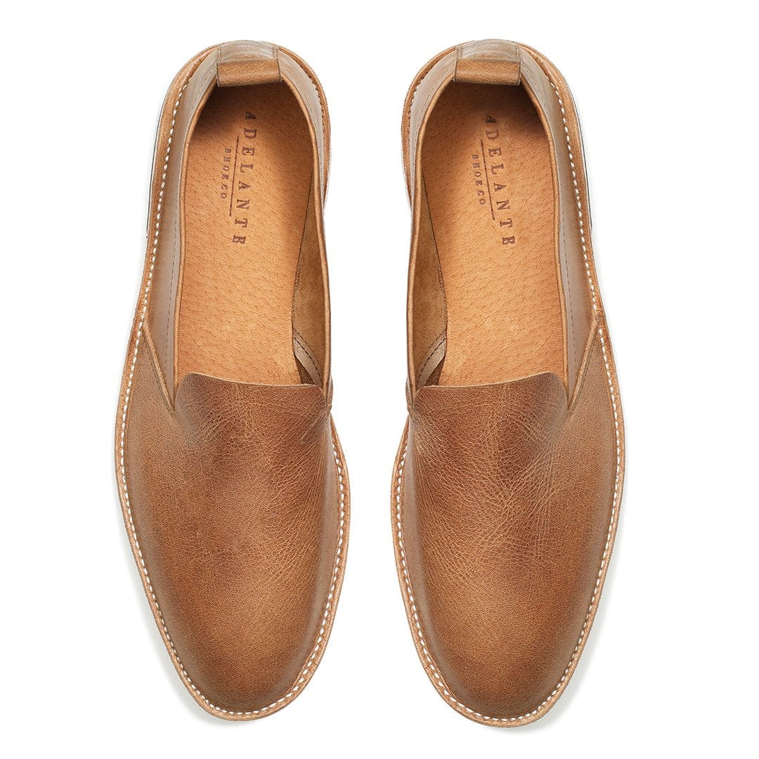 Men's 2E-wide tan leather slip-ons, seen from above – The Viento