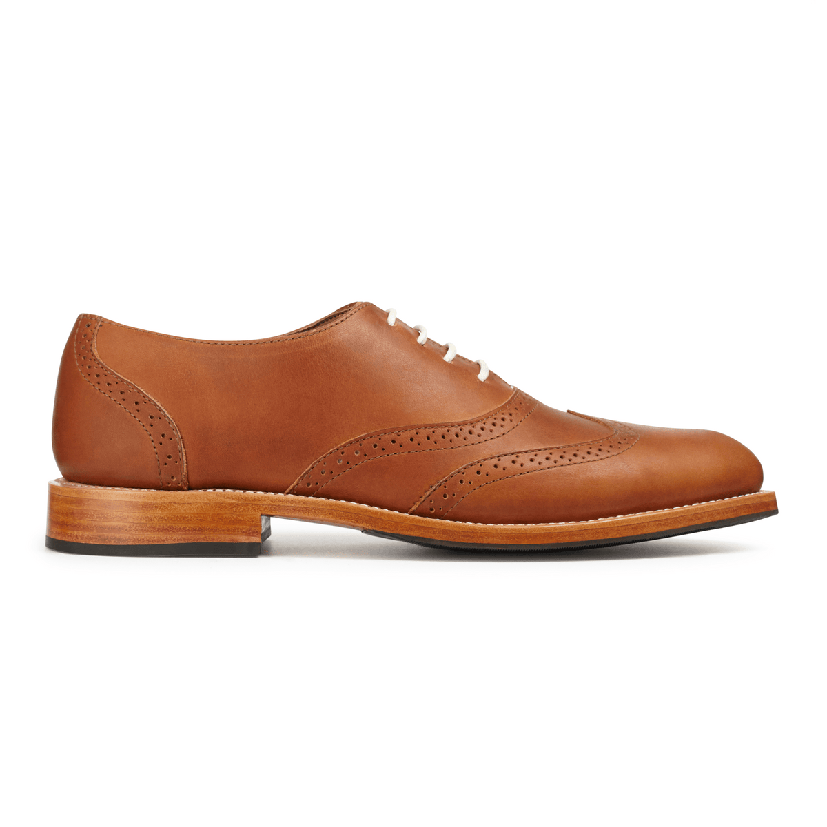 Men's 5E extra-wide light brown leather oxford, seen from the side, with split sizing for two different-sized feet