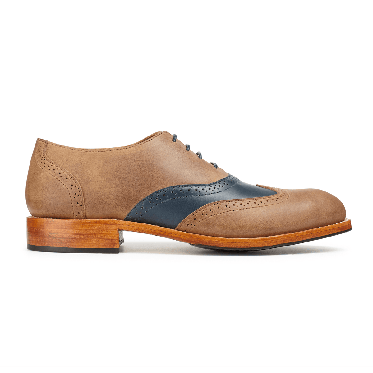 Men's EEE wide tan and blue leather oxford, seen from the side. Available in every half size – The Clásico