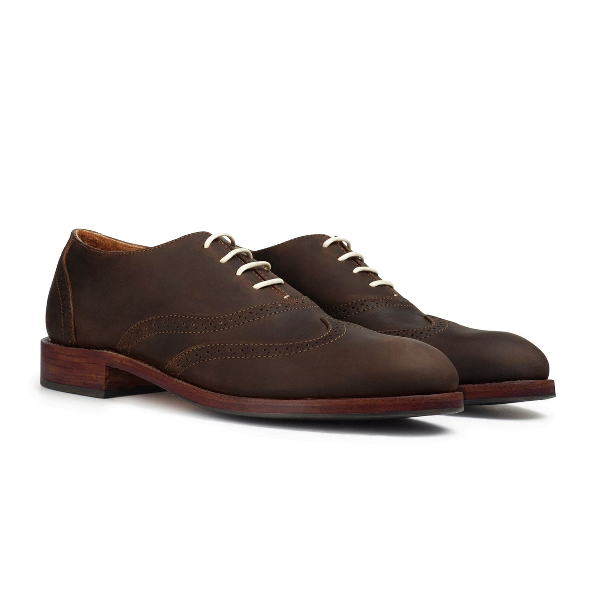 Men's 2E-wide dark brown leather oxfords, shown from the front at an angle. For feet that are hard to fit – The Clásico
