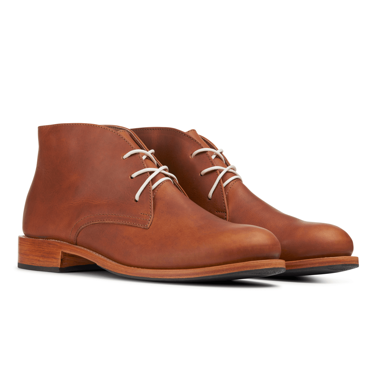 Men's 5E extra-wide light brown leather chukka boots, shown at an angle, handcrafted to fit size 6.5 – The Santiago