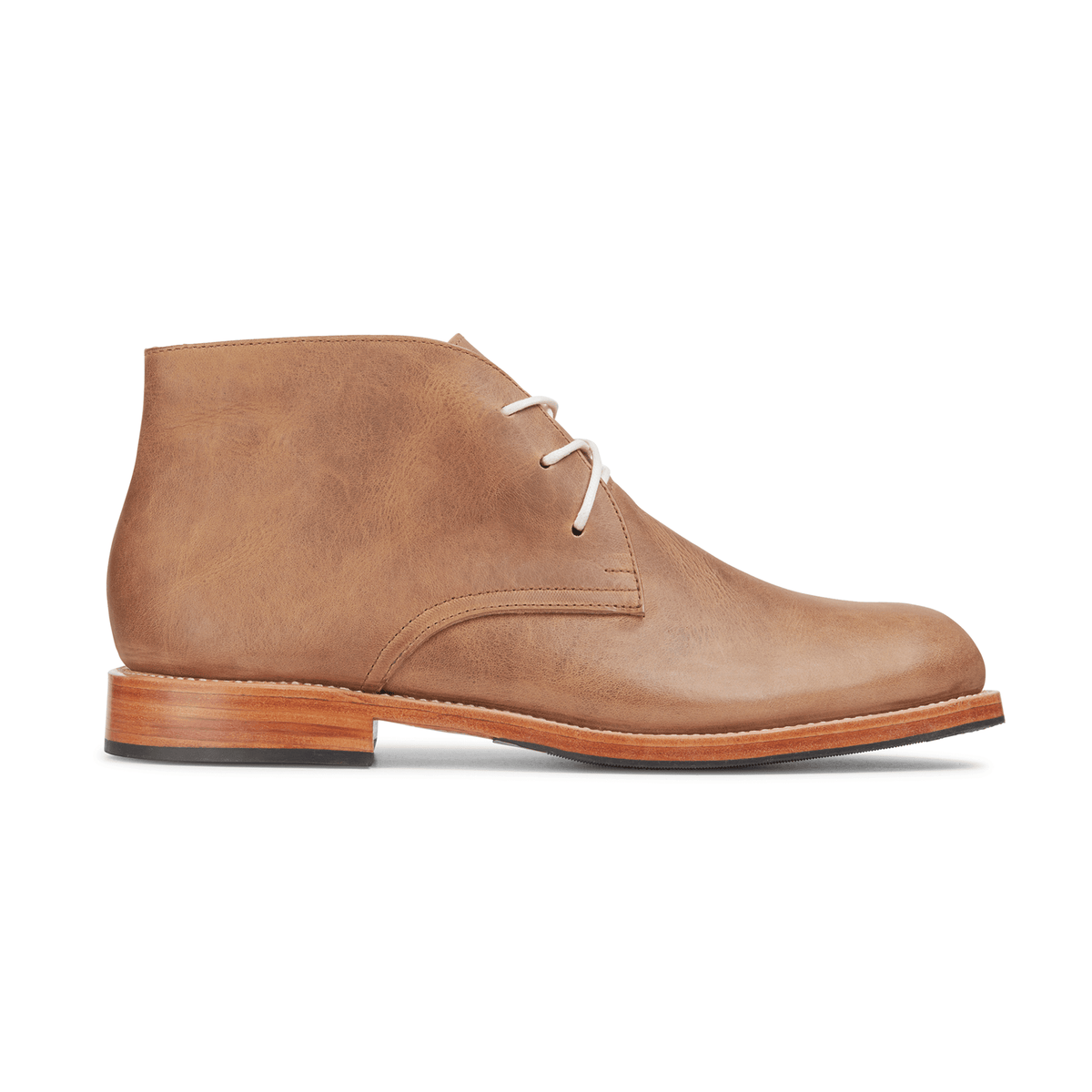 Side view of a men's EEEEE extra-wide tan leather chukka boot – The Santiago