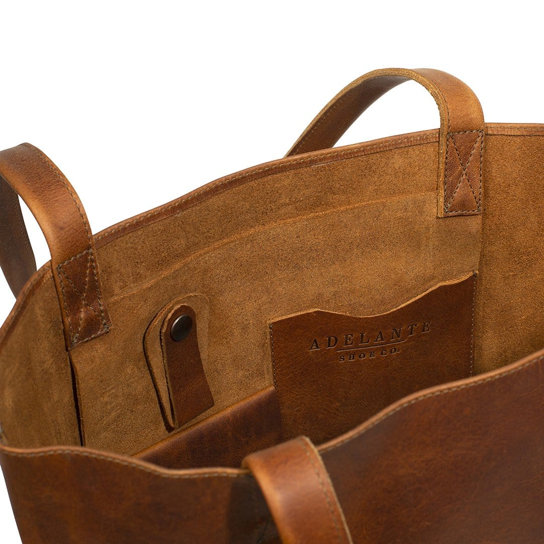 Light brown leather tote bag, interior with pockets, made by hand by our artisans